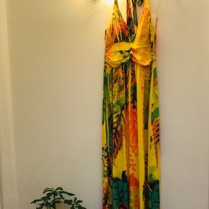 Maxi Dress (S) Halter-Top floral prints. 👒